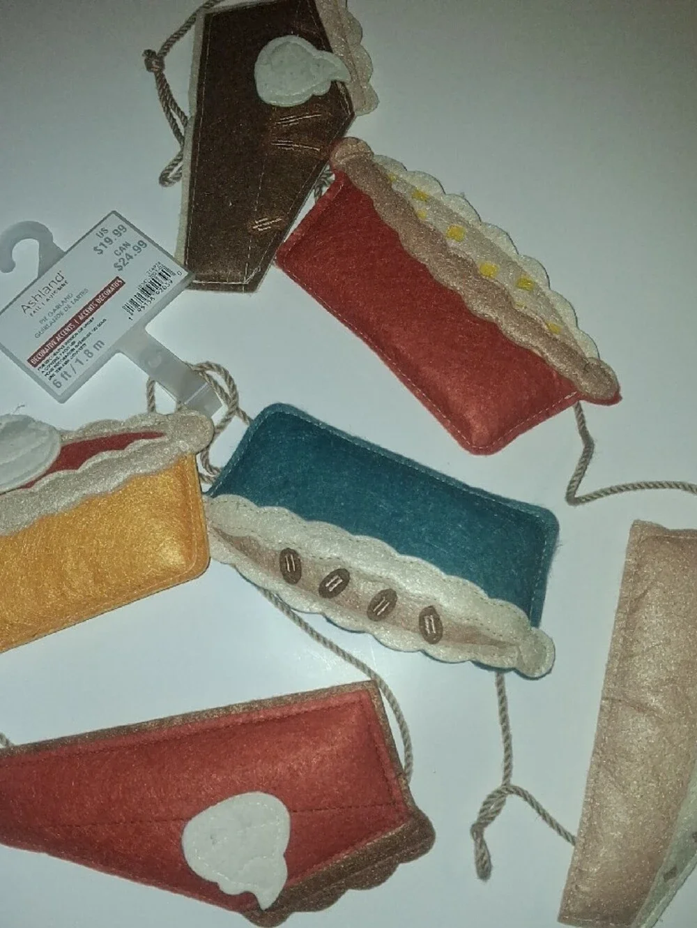 Ashland Yellow and Cream Felt Pie Garland